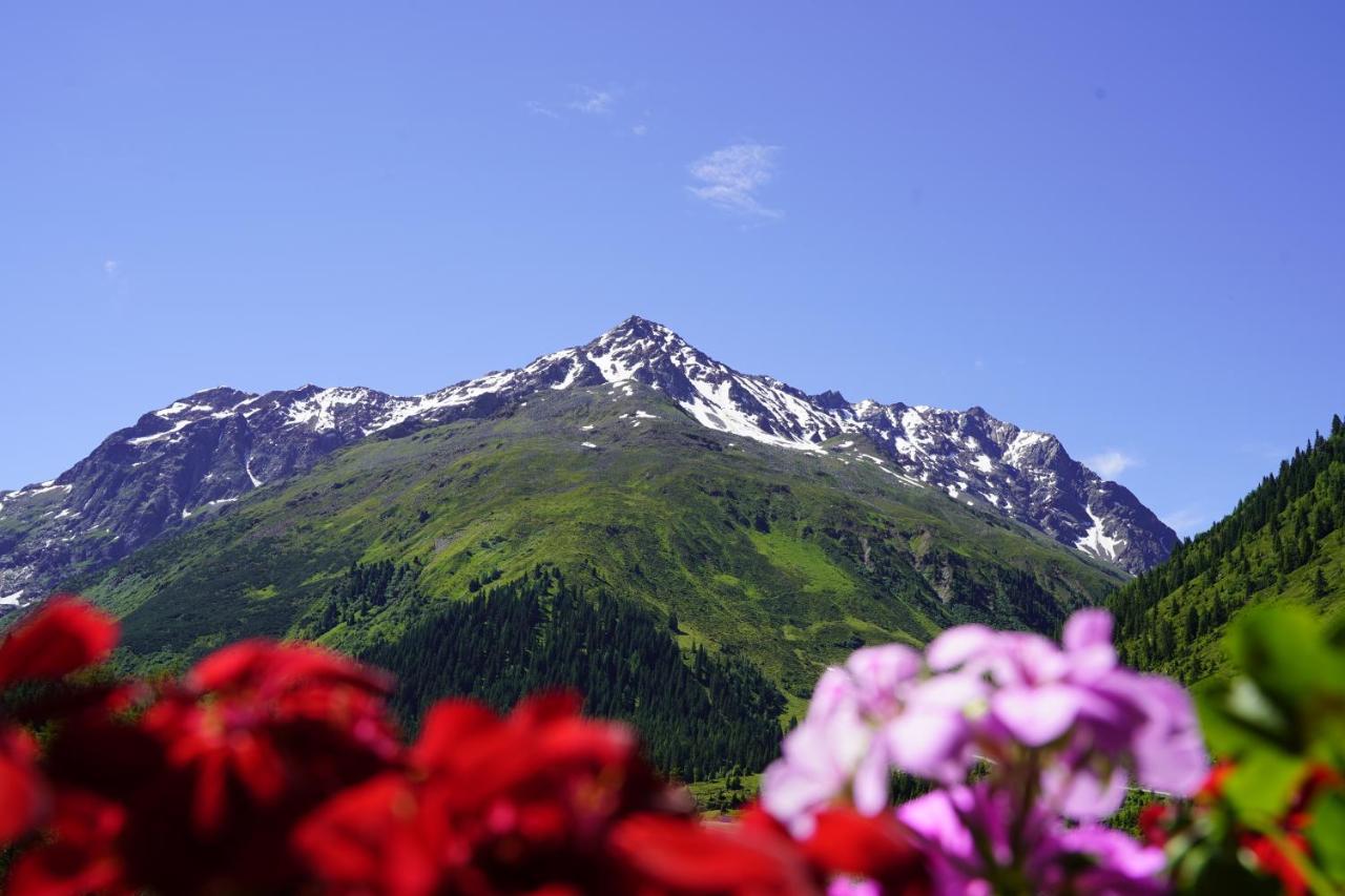 Hotel Mittagskogel Pitztal ザンクト・レオンハルト・イム・ピッツタール エクステリア 写真
