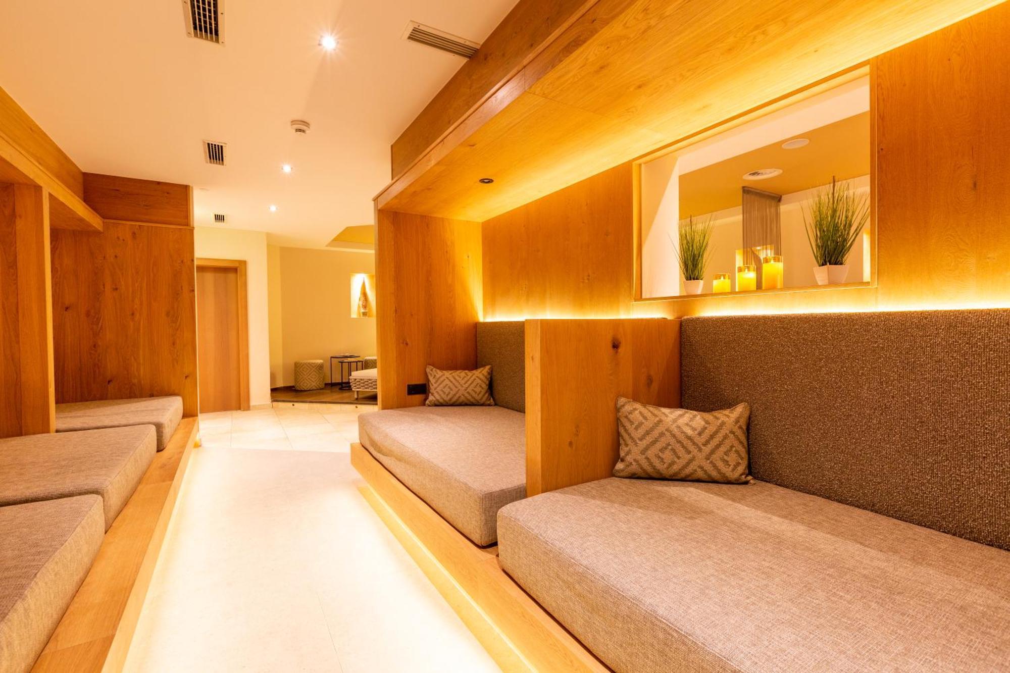 Hotel Mittagskogel Pitztal ザンクト・レオンハルト・イム・ピッツタール エクステリア 写真