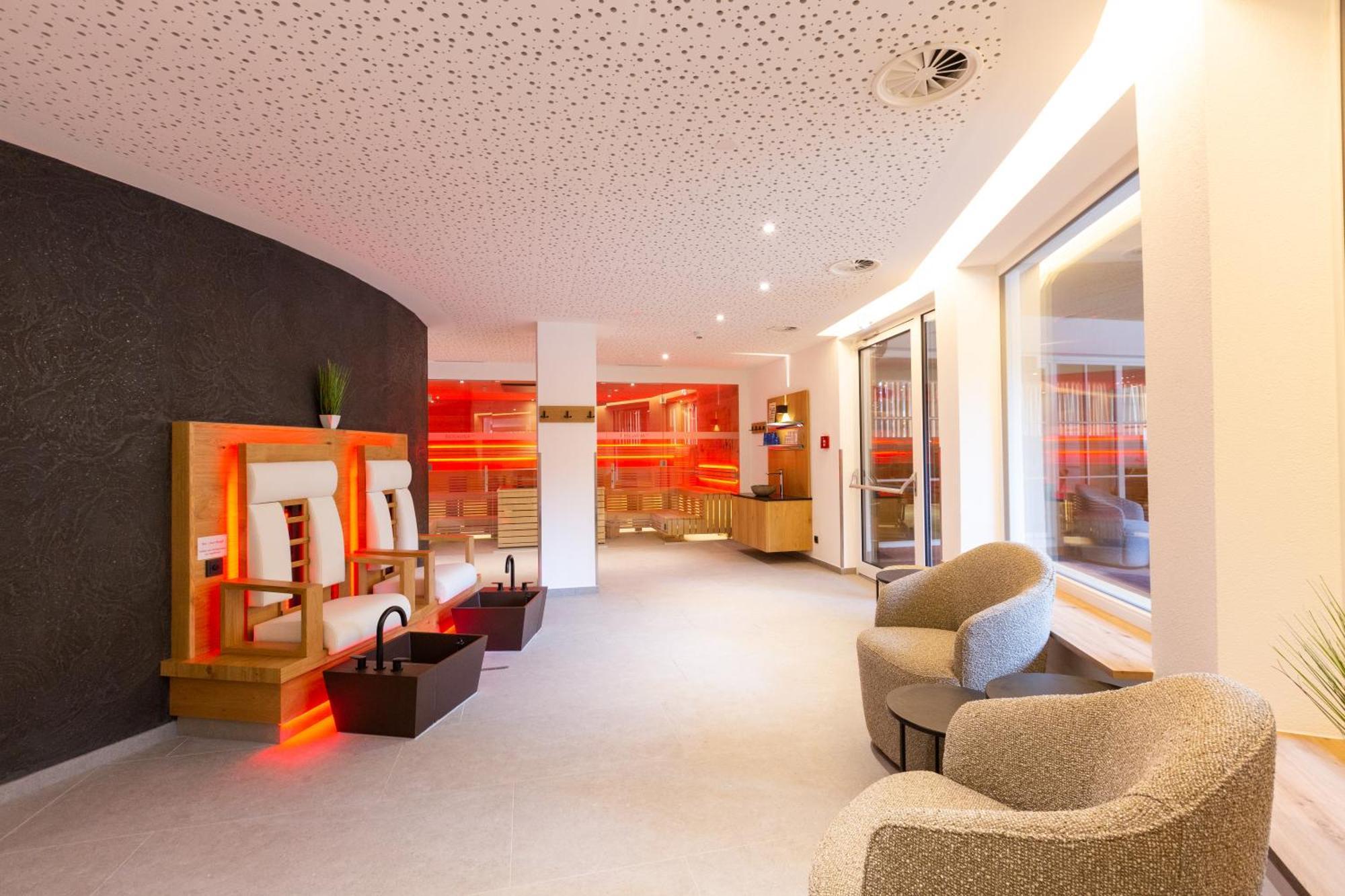 Hotel Mittagskogel Pitztal ザンクト・レオンハルト・イム・ピッツタール エクステリア 写真