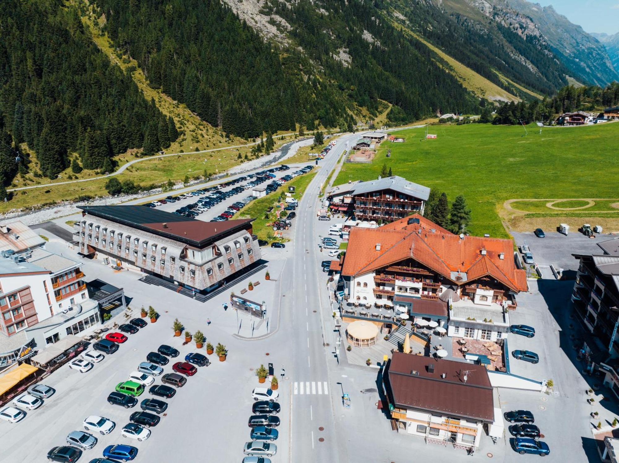 Hotel Mittagskogel Pitztal ザンクト・レオンハルト・イム・ピッツタール エクステリア 写真