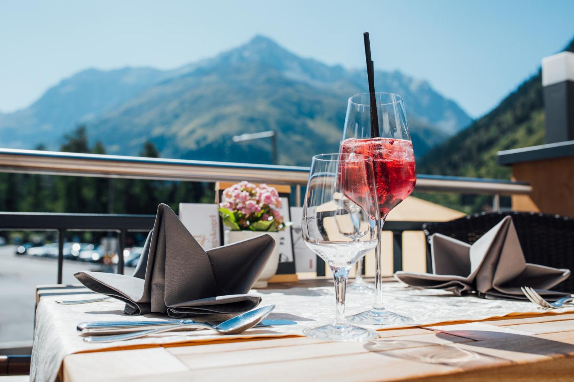Hotel Mittagskogel Pitztal ザンクト・レオンハルト・イム・ピッツタール エクステリア 写真
