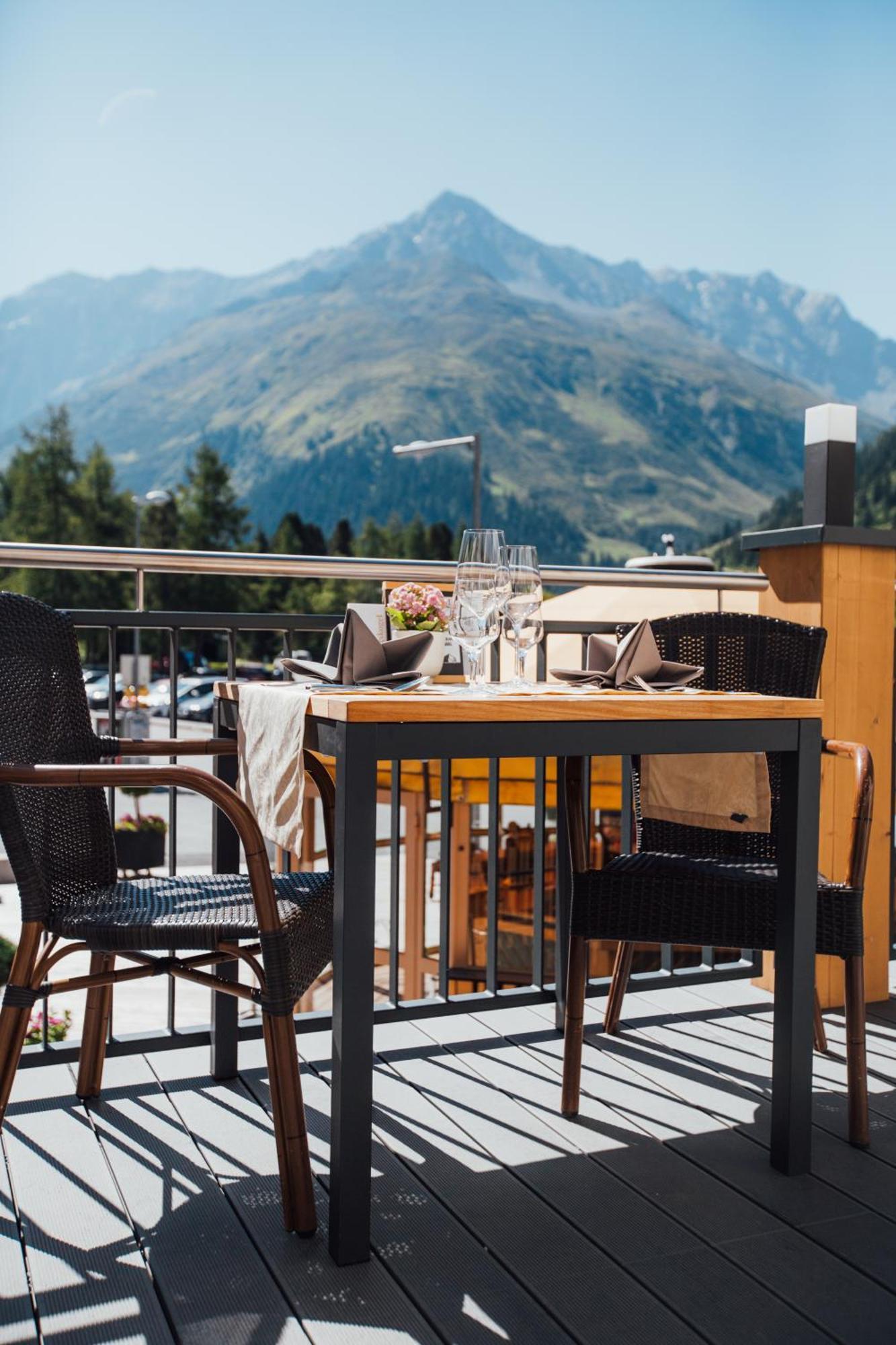 Hotel Mittagskogel Pitztal ザンクト・レオンハルト・イム・ピッツタール エクステリア 写真