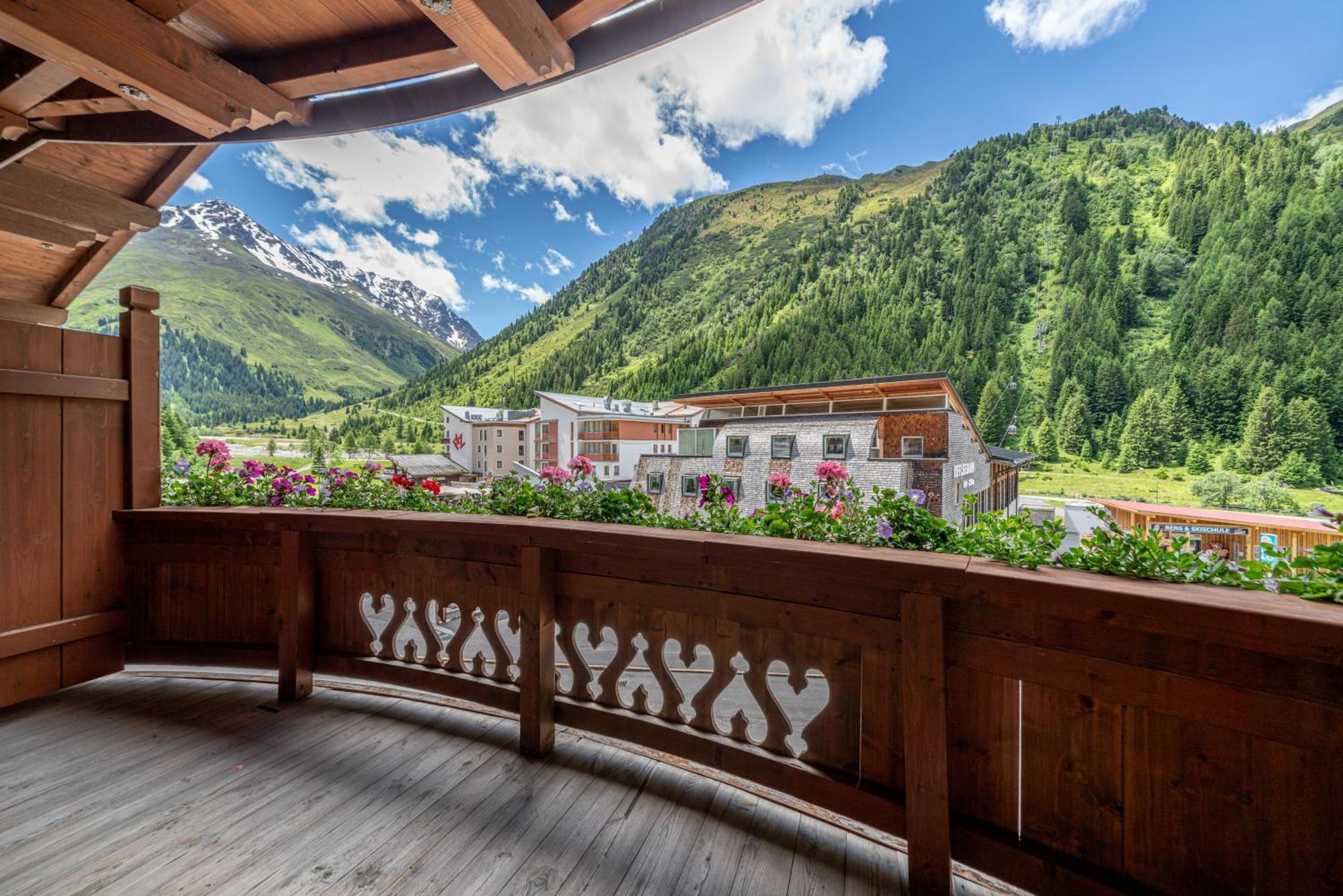 Hotel Mittagskogel Pitztal ザンクト・レオンハルト・イム・ピッツタール エクステリア 写真