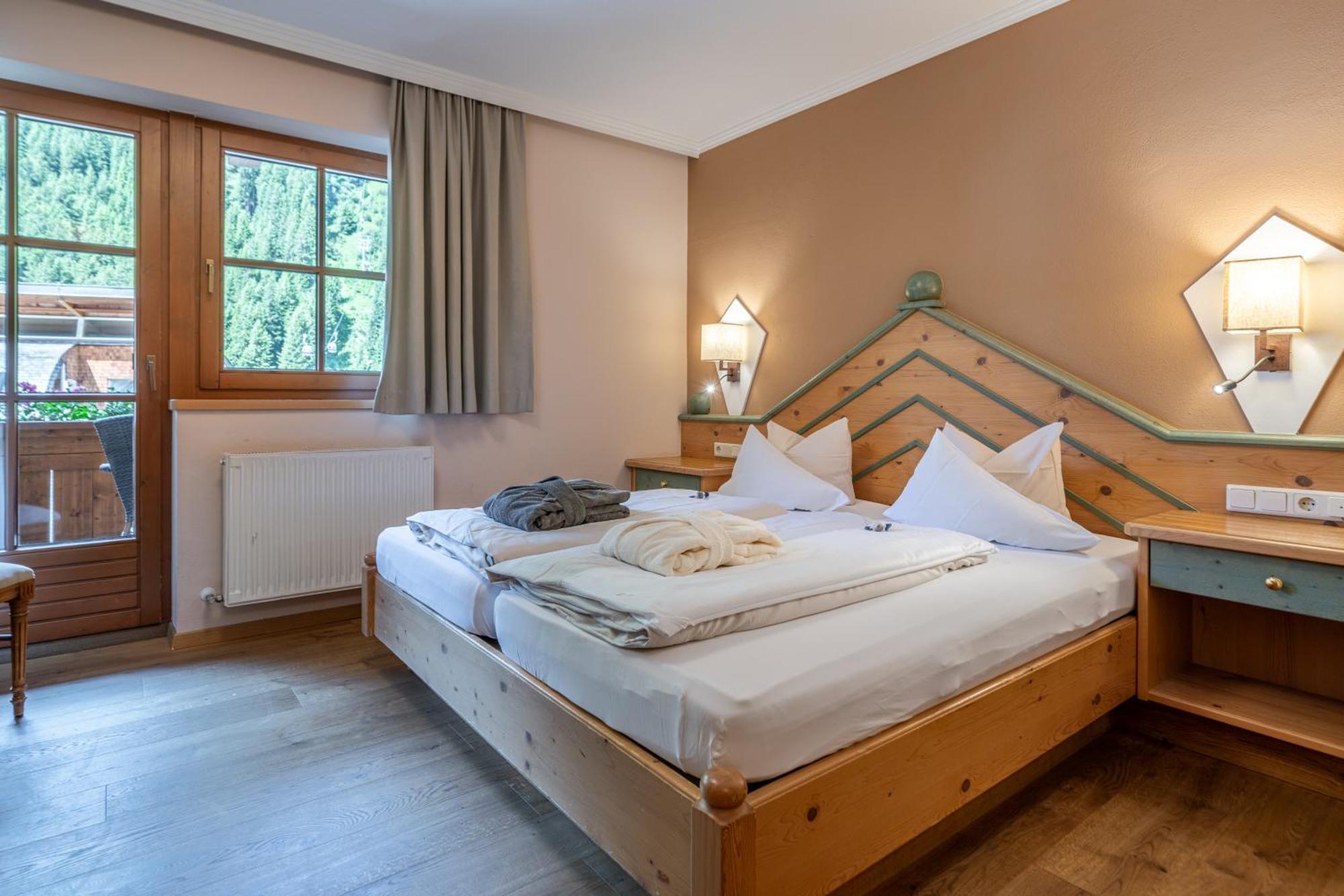 Hotel Mittagskogel Pitztal ザンクト・レオンハルト・イム・ピッツタール エクステリア 写真